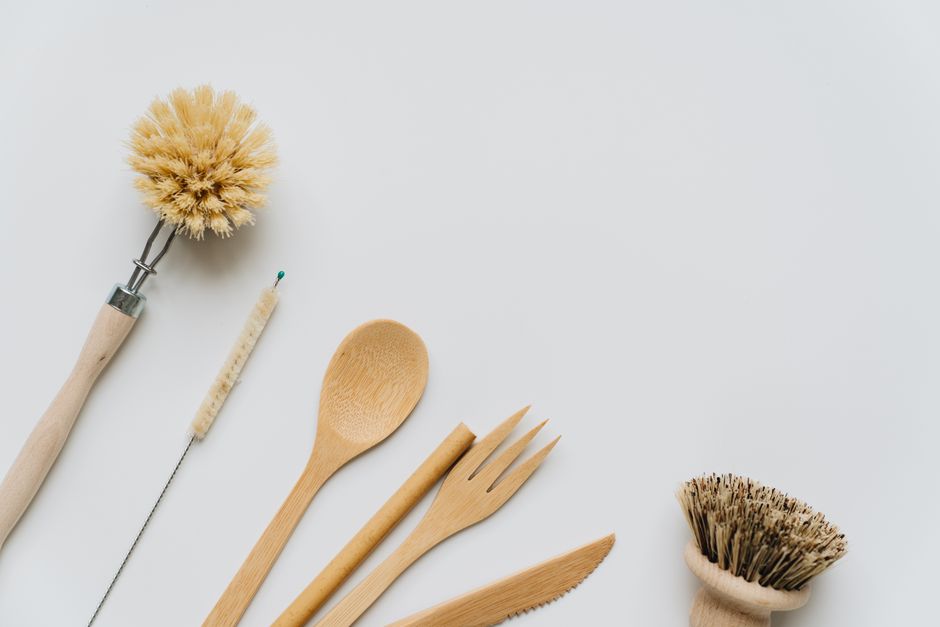 Houten keukengerei met biologische ingrediënten. Houten keukengerei met biologische ingrediënten.