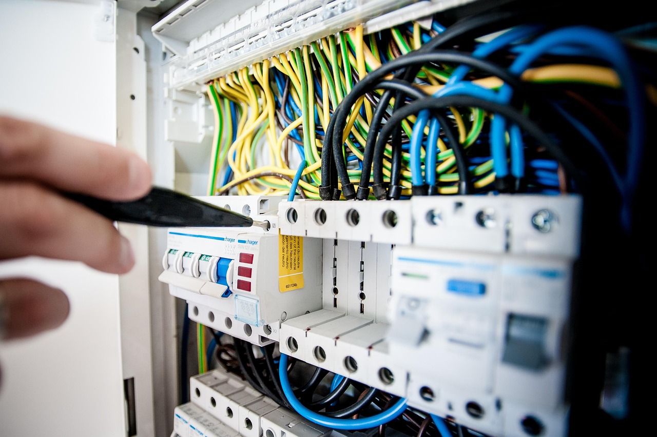 Handen afstellen thermostaat voor optimale vloerverwarming. Handen afstellen thermostaat voor optimale vloerverwarming.
