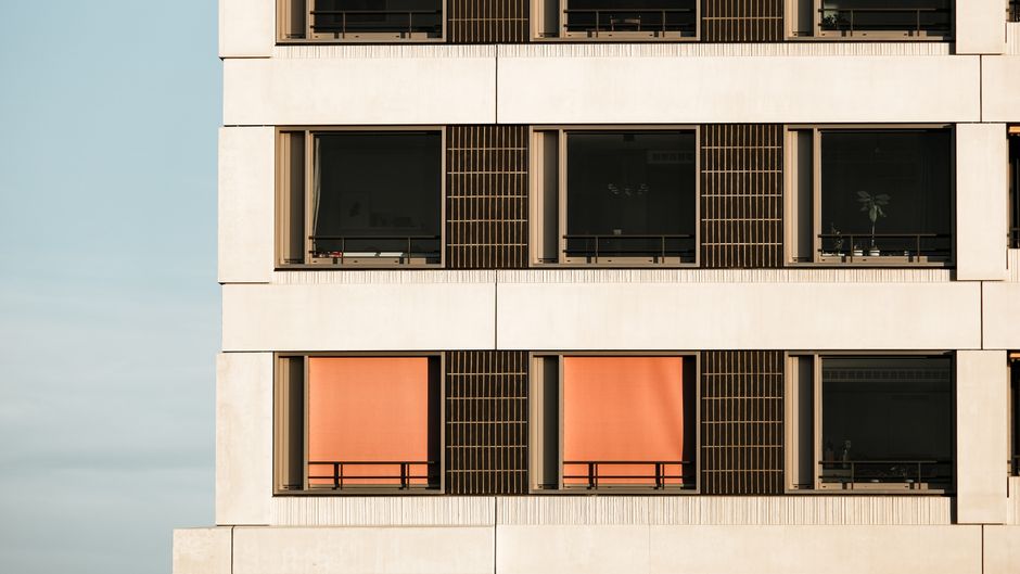 Slimme raamshutters blokkeren nazomerzonlicht Slimme raamshutters blokkeren nazomerzonlicht