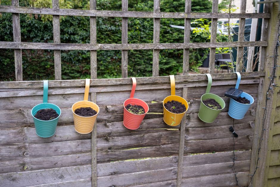 Opgesomde materialen voor verticale groentetuin.