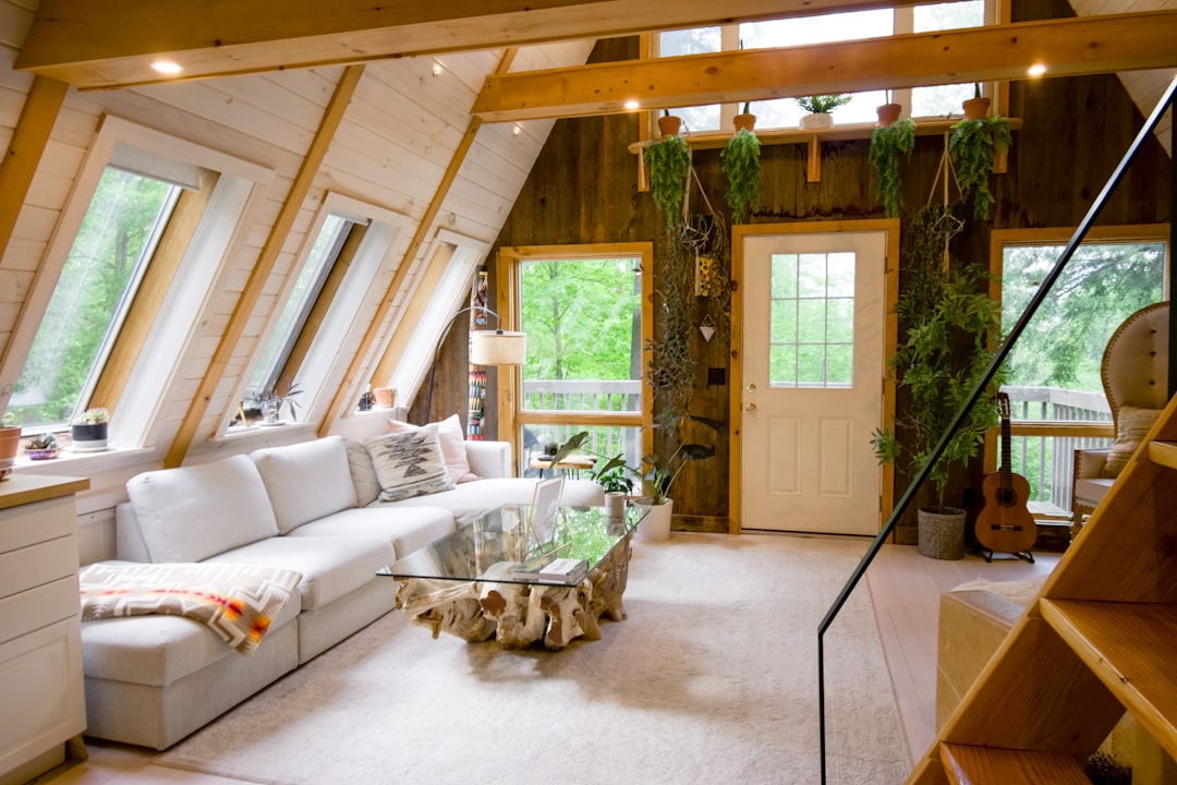 Bamboe vloer in moderne, duurzame woonkamer. Bamboe vloer in moderne, duurzame woonkamer.