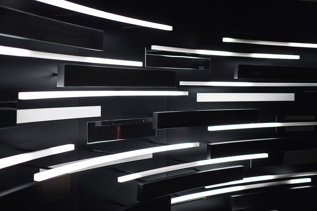 Moderne woonkamer met aanpasbare LED-verlichting. Moderne woonkamer met aanpasbare LED-verlichting.
