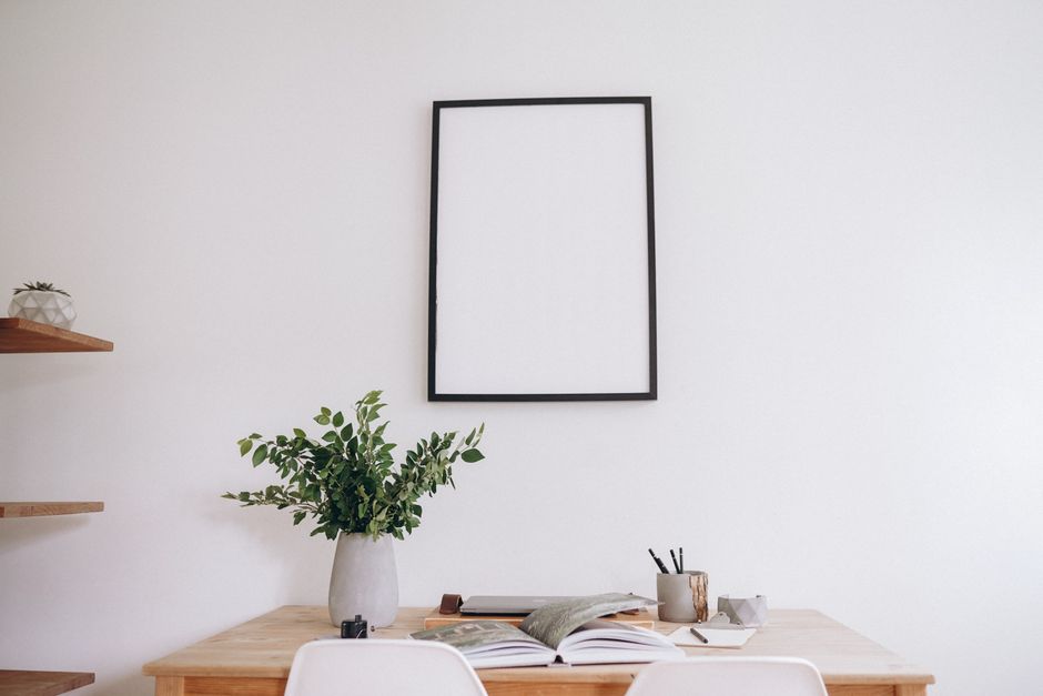 Zen-stijl slaapkamer met rustige kleurencombinatie.